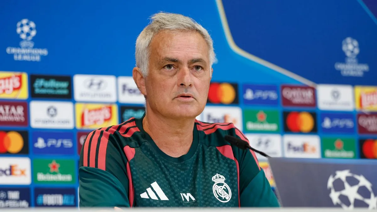 Mourinho preparing for a match at Real Madrid